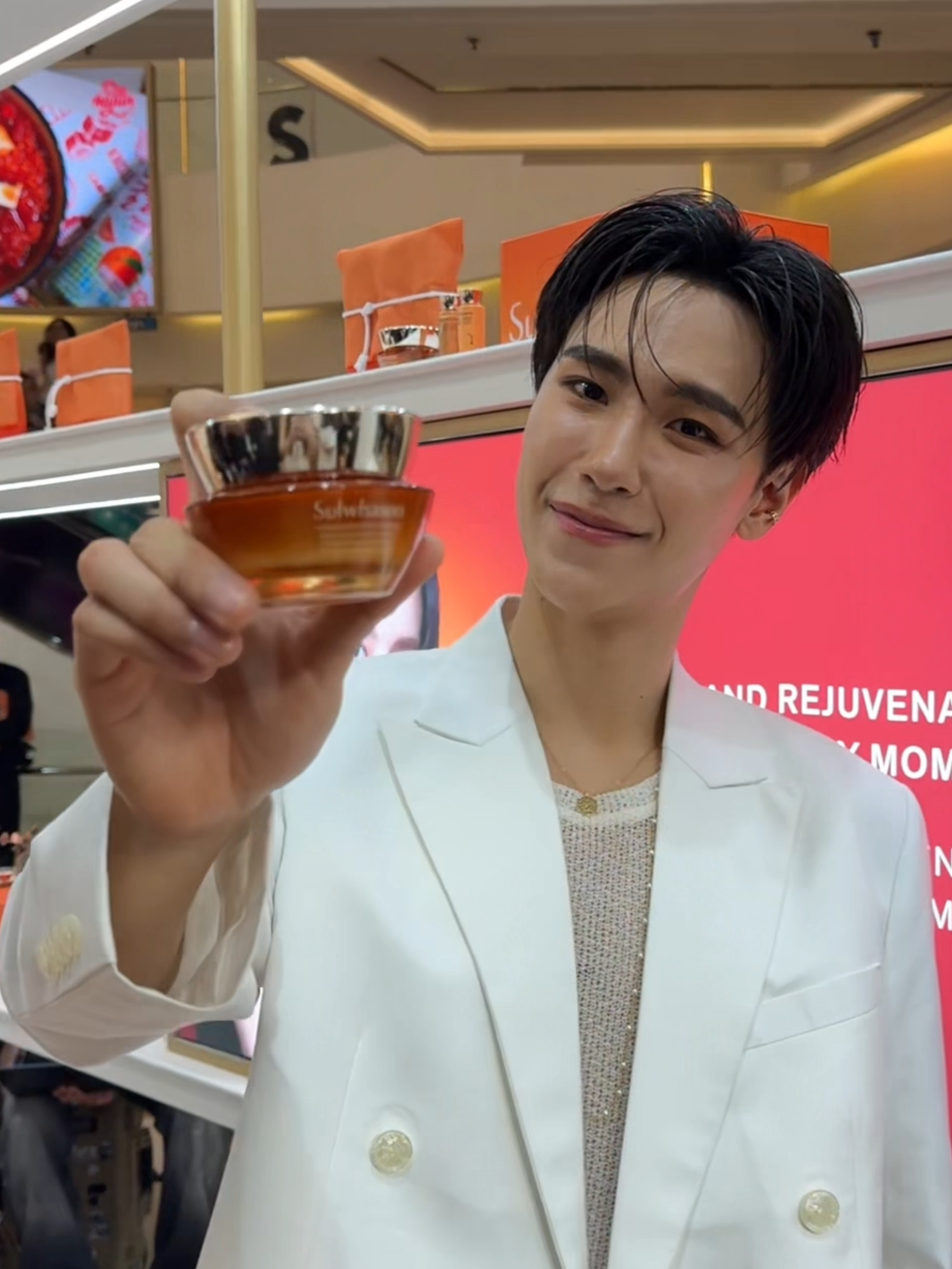 จูจู้โหมดพี่พระเอก หล่อจริงจังครับผม 🫡 ✨ #junniorrs ร่วมงาน Sulwhasoo Secret to Longevity Powered by Ginseng Pop-Up Event ณ Hall of Fame ชั้น M, Siam Paragon   #CGRPopupxJuniorMark #LongevityPoweredbyGinseng #SulwhasooThailand #SiamParagon