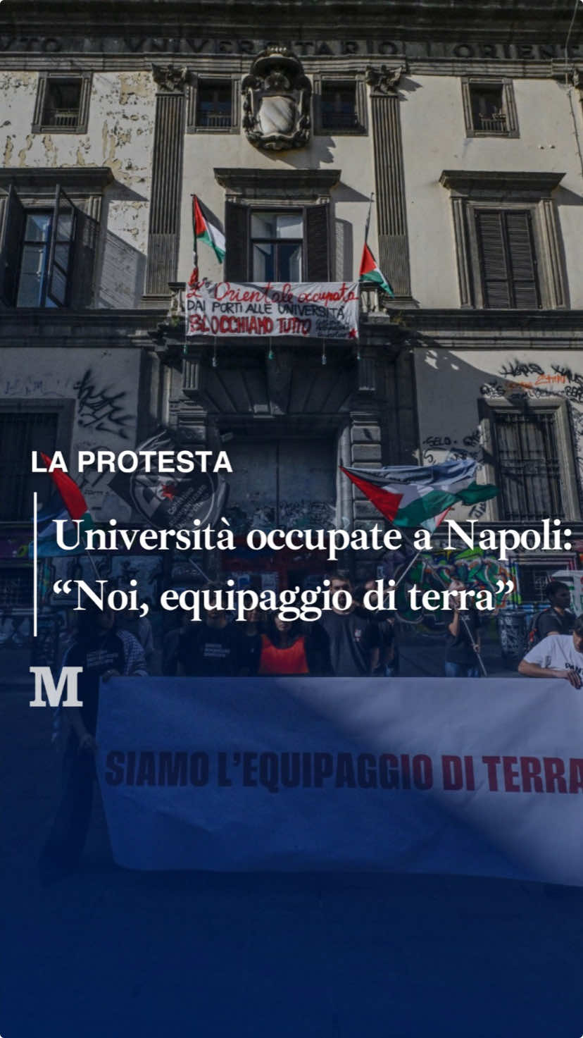 «Lo abbiamo promesso agli studenti, blocchiamo tutto: solidarietà al popolo palestinese». Così gli studenti del Collettivo Autorganizzato Universitario di Napoli che hanno occupato le sedi di Palazzo Giusso e, insieme agli studenti di Ecologia Politica Napoli, anche quella di Porta di Massa, rispettivamente dell’Università l’Orientale e dell’Università Federico II di Napoli. Un gesto in sostegno e difesa dell’equipaggio della Global Sumud Flotilla, la flotta civile diretta verso Gaza per portare aiuti umanitari alla popolazione palestinese e rompere l’assedio illegale portato avanti da Israele su quei territori, in questo momento sorvegliata a vista da Israele. #gaza #israele #palestina #ilmattino #unina #napoli #universitàfedericoii #orientale #studenti #globalsumudflotilla #flotilla