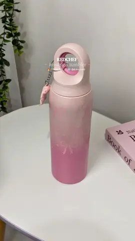 obsessed with @Redchef.PH’s insulated pink tumbler 💓  • quick open with index finger  • leak-proof • corrosion-resistant (will not leave the taste of coffee, juice, etc.) #fyp #tumbler #insulatedtumbler #redchef #pink 