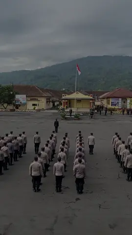 Upacara Peringatan Hari Kesaktian Pancasila di Pusdik Binmas Lemdiklat Polri 1 Oktober adaah sebuah momentum refleksi untuk senantiasa menanamkan nilai-nilai luhur Pancasila dalam setiap tugas pengabdian. Pusdik Binmas Lemdiklat Polri berkomitmen mencetak insan Bhayangkara yang berpedoman teguh pada Pancasila sebagai dasar negara dan falsafah hidup bangsa. Mari kita jaga keutuhan NKRI dan Pancasila dari segala ancaman. KITA INDONESIA 🇲🇨
