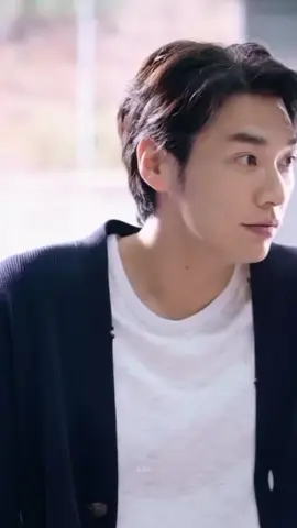 alamak inikah jatuh cintaaa😍😌 #kimyoungkwang #actor #walkingonthinice #thefirstride #CapCut 