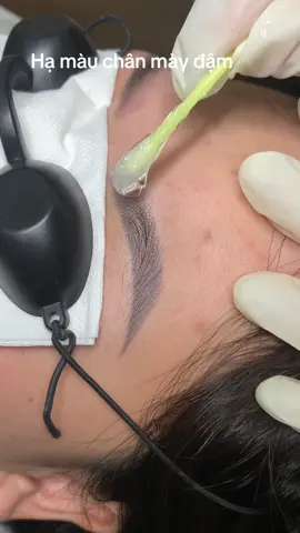 Mày đậm nhưng dáng vẫn ổn áp chi cần hạ màu 1 phút là ra nâu liền maya c nha, tầm 30 phút sau màu hồi nâu hơn 1 xíu nưa la đẹp ạ . e chỉ hạ màu chứ k xoá hẳn #phunmayphongthuydanang #xoaxamdanang #hạmàuchânmày #xoamaydanang #laserdanang 