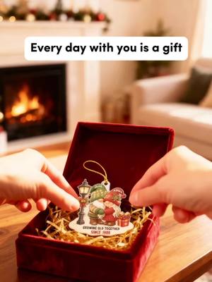 Its “Growing Old Together” message makes it a heartfelt Christmas keepsake ❤️