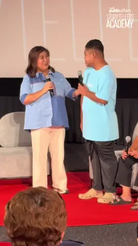 JESSICA SOHO, MAY KANTA PARA SA MGA KURAKOT AT ITINURO NIYA PA ITO KAY DAXEN! Ang isa sa mga special guest sa unang klase ng Storytellers' Academy with Jessica Soho, walang iba kundi si Daxen, na may sakit noon sa balat at dumagsa ang tulong sa kanya matapos maitampok sa KMJS. May itinuro si Ma’am Jess na kanta kay Daxen na dedicated sa mga kurakot. Panoorin ang isa sa mga nakakatuwang naganap sa Storytellers' Academy with Jessica Soho!