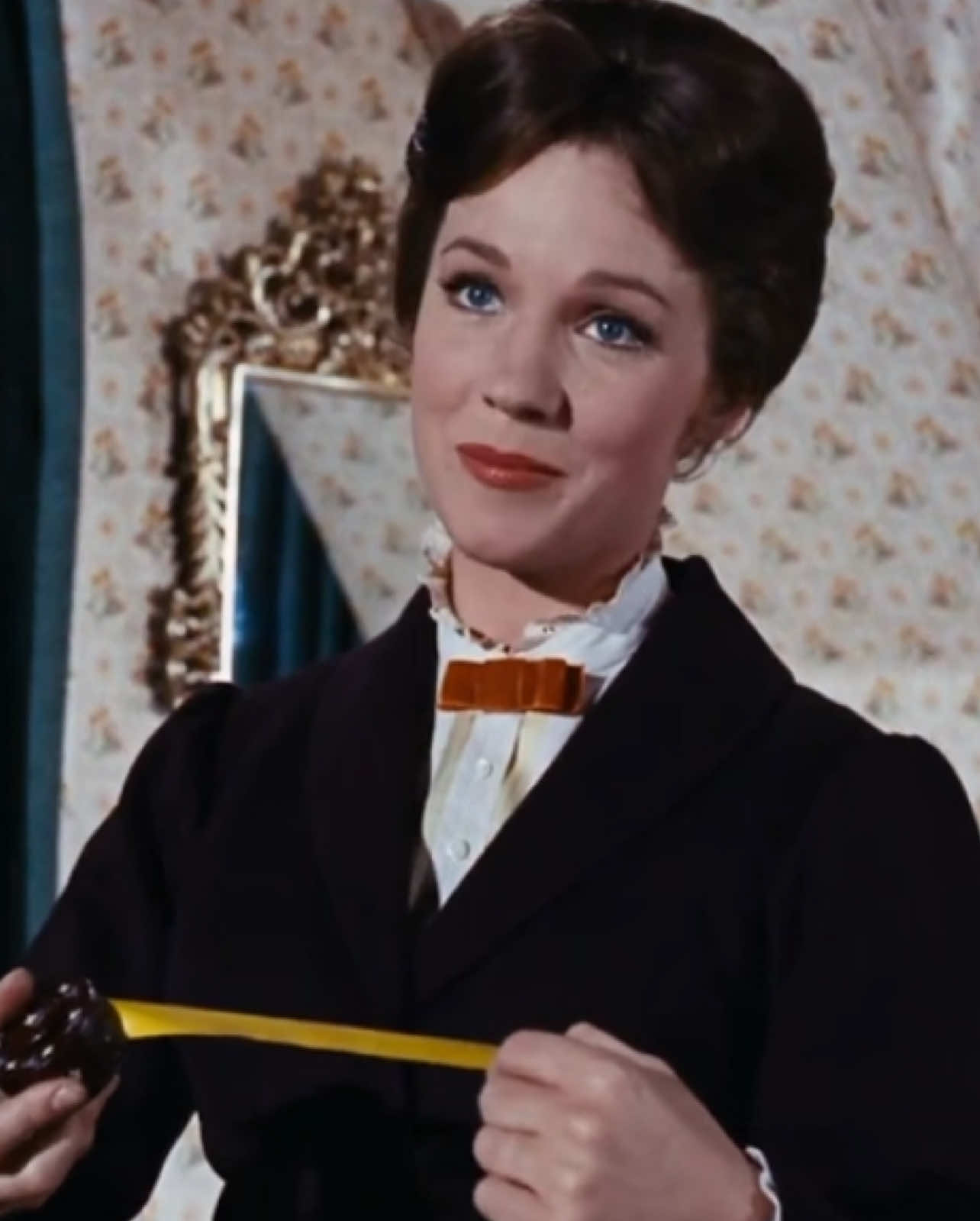 Happy birthday to legend Julie Andrews. #julieandrews #marrypoppins #thesoundofmusic 