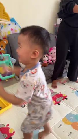 Toddler kecanduan lagu timur, mak bapak sampe puyeng🫣 #picapica #picapica2 #juanreza #tabolabale #patapata 