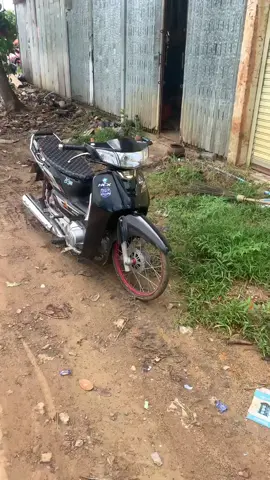 tybe moto🖤🤓 #ស្រលាញ់ការលេងម៉ូតូ♥️🥰🇰🇭  #ជួយចុចបេះដូងនិងហ្វូឡូម្នាក់មួយផង🙏💞✨💖  #សេះខ្មៅ🐴🖤 