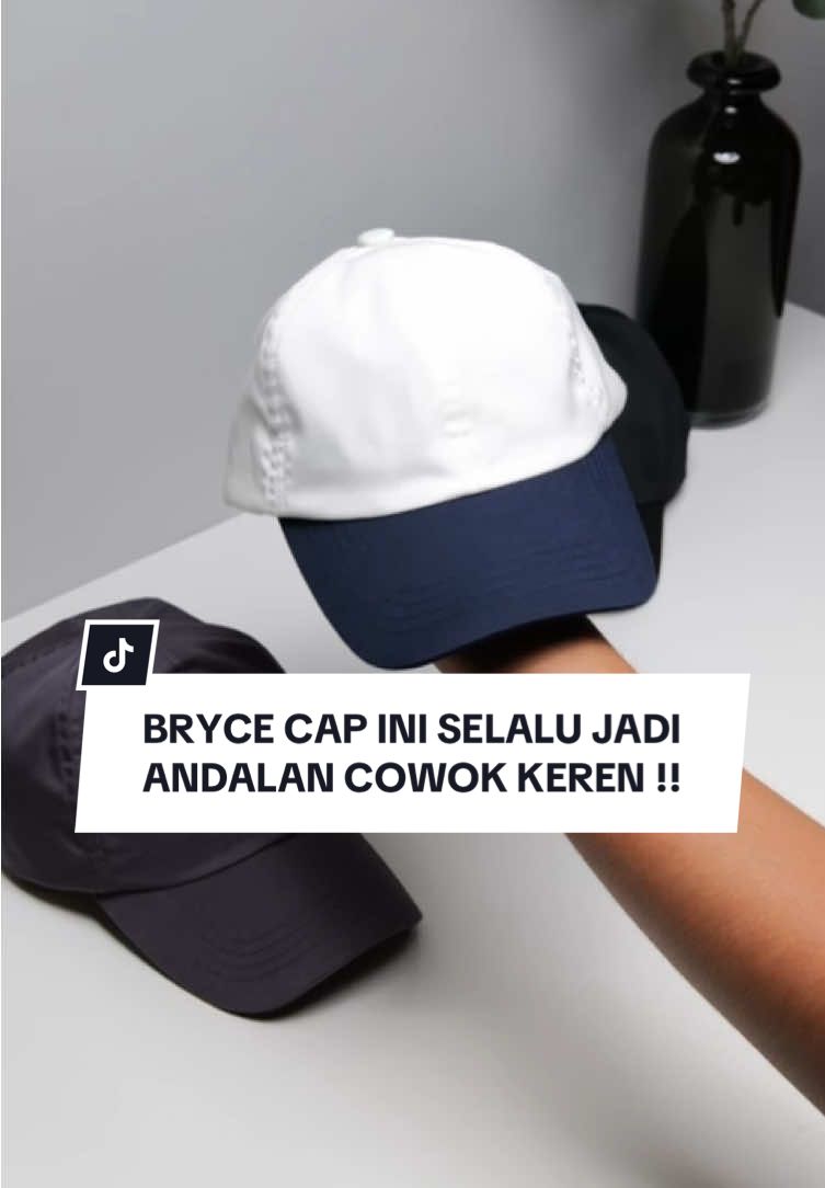 Topi simpel tapi keren, ada nggak sih? Bryce Cap hadir dengan desain clean & timeless, material premium yang ringan & adem, plus adjustable strap yang pas di semua kepala. Langsung klik link di bio & checkout sekarang! #smithberlin #topipria #topibaseball #topikeren #topistyle 