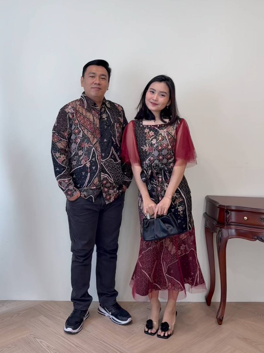 kalian lebih suka model yg mana guys?🤩 #dresspremium #couplebatik #dressmewah #kebayamodern #fyp 