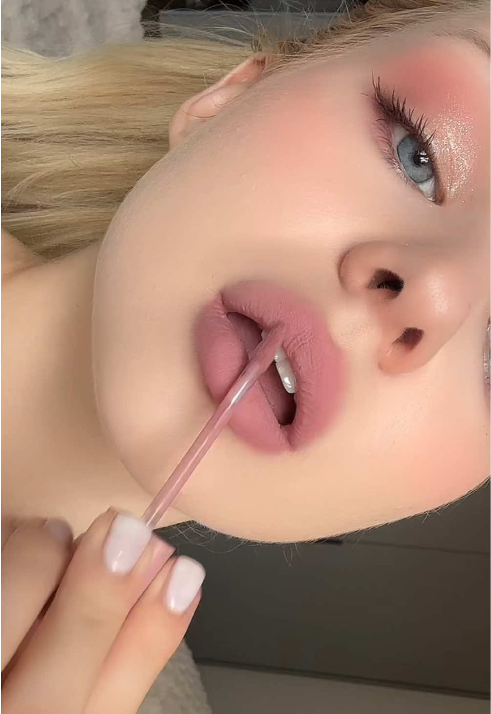 ombre lips 🩷 using A.chi blur tint in shades 02 and 06 from @HEMEKO  #blurtint #kbeauty #lipstick #koreanmakeup #makeup 