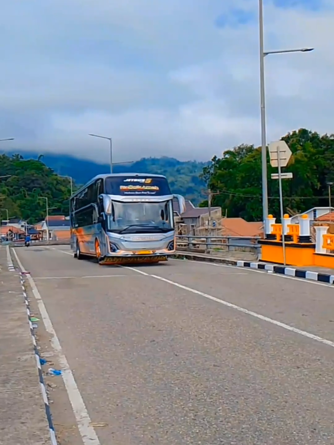 tasisiah badan di rami dek bansaik juo pangka bala nyo @PT.MIYOR PRIMA ABADI TRANSPOR @MIYOR. OFFICIAL  #fyp #storybus #bussumatera #minangtiktok #miyorprimaabadi 