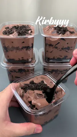 Choco Jelly Cheesecake Cups #kirbyyy  25g jelly powder 1/3 cup sugar 1 tbsp chocolate flavoring 800ml water 250g creamcheese 370g condensed milk 400ml milk 1/2 tbsp cornstarch + 1 tbsp water storebought chocolate cake oreo cookies for toppings