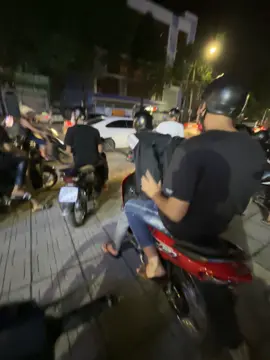 Bão qua rồi, anh em ra phố thôi✌️#xuhuongtiktok #viral #zyxcba 