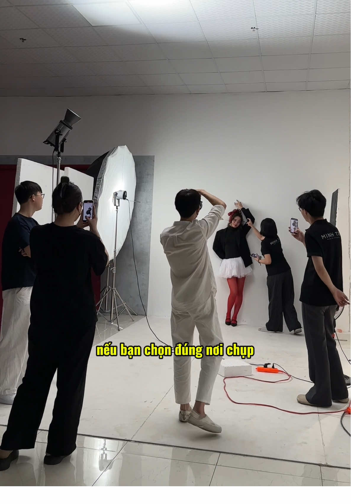 Xem hết video đêna cuối là có thưởng nha😗😗😗#chupanhdep #viral #chupanhdephanoi #chupanhbeauty #chupanhtrungthu #chupanhgiadinh #trend #chupanhnangtho #fyp #minhtristudio #chupanhnghethuat #trungthu2025 #conceptchupanh #chupanhstudio #chupanhbau 