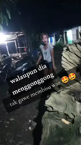 si bisu ngejar suaminya karena tadi malam kumpul kebo gak dikasih uang katanya sampai lehernya memerah#sucidalamdebu #setia #sehidup #udsarijatijati021 #fyppppppppppppppppppppppp 