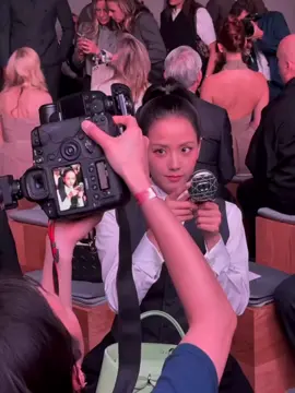 The shot & the tongue bite 😋🙂‍↕️🫠 #JISOOxDiorSS26 @Dior #JISOO #jisooblackpink #BLISSOO #fyp 