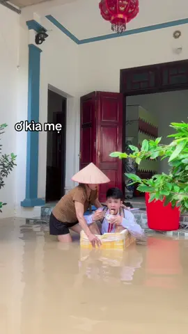 ô lụt rồi thế là vẫn phải đi học à#xuhuong 