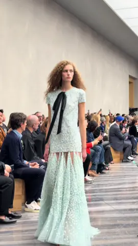 The first Dior show under the vision of Jonathan Anderson unfolds with the Spring-Summer 2026 ready-to-wear collection. A dialogue between past and present, bold and calm, where silhouettes become both familiar and surprising redefining the theater of life through the House of Dior. @Dior #DiorSS26 #Dior