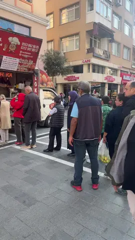 güllü ablamın ve onu sevenlerin ölmüşlerinin ruhuna gitsin. Allah kabul etsin. Mekanı cennet olsun 🤲