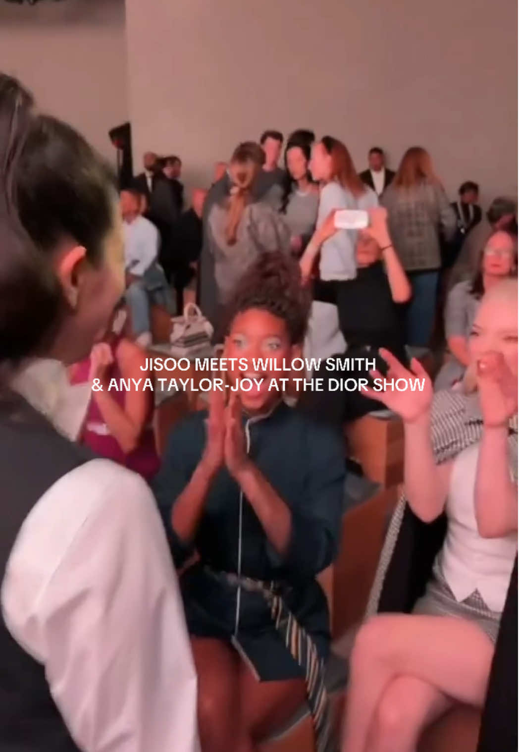 Us when we meet our bestie after a long time!  #pfw #TikTokFashion #parisfashionweek #jisoo #jisooblackpink #kpop #dior #diorss26 #diorshow 