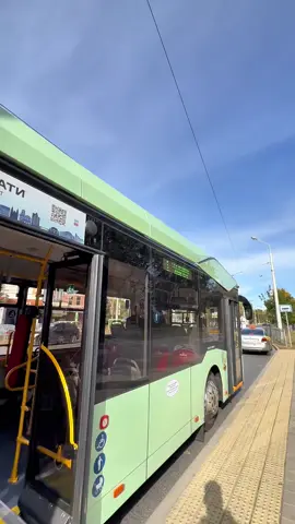 😎Оплату банковской картой вводят в общественном транспорте Минска! Пока что тестируется система на троллейбусном маршруте №1 в Зеленом Луге и работает она только с картами Белкарт и системой Белкарт Pay.  😌Ждём запуск по всему городу, потому что это очень удобно