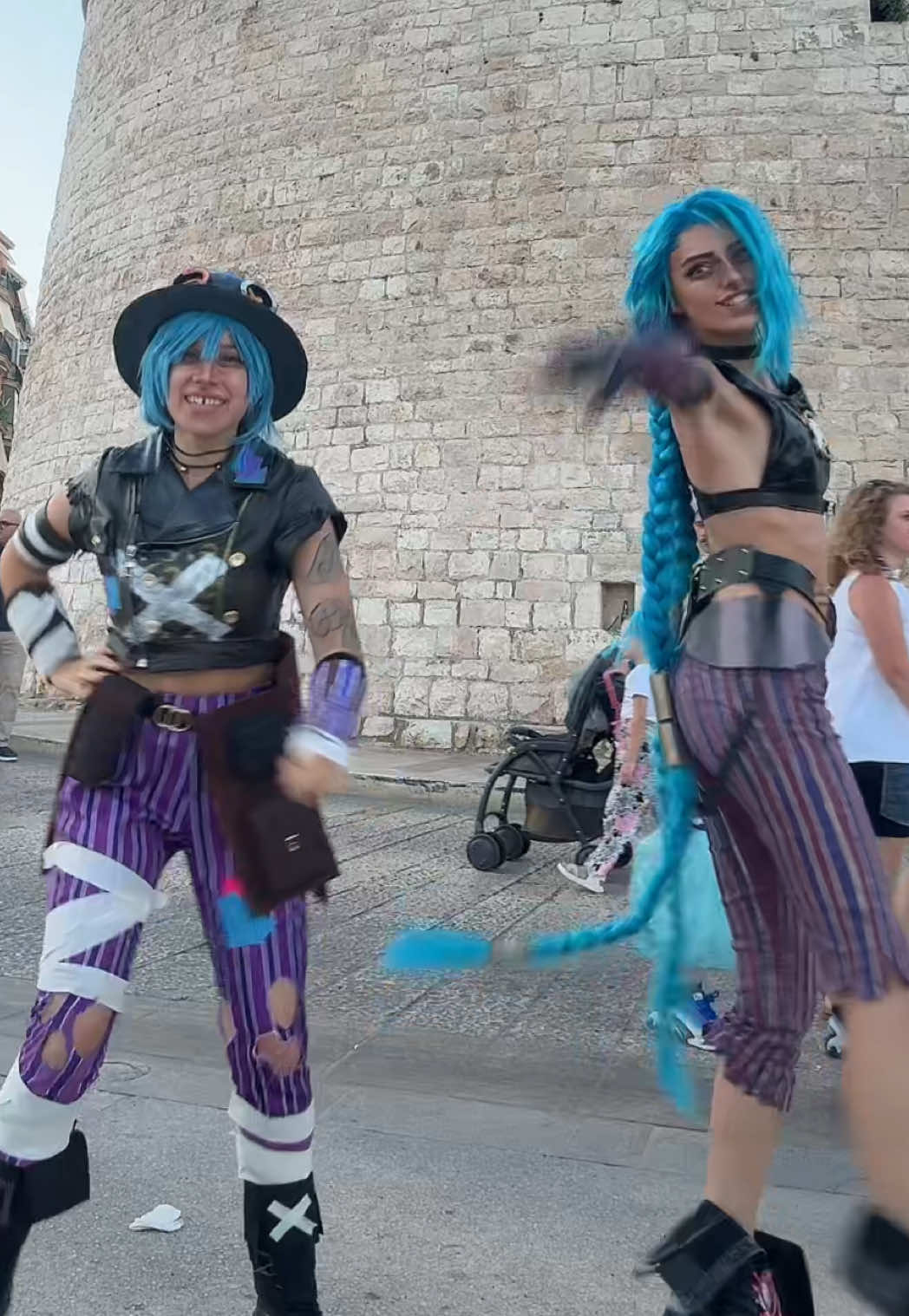 Con la mia bimba @🦋 💕 #jinx #isha #arcane #leagueoflegends #lolcosplay 