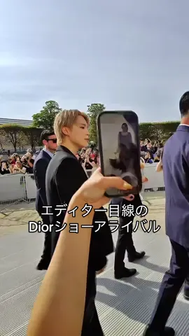 実際エディターはどんな風景を見ている？ #Jimin に #Jisoo 、 #JennaOrtega や #JohnnyDepp が来場した#Dior SS26セレブアライバルをスマートグラスの映像でお届け🕶️  #PFW #vogueコレ 