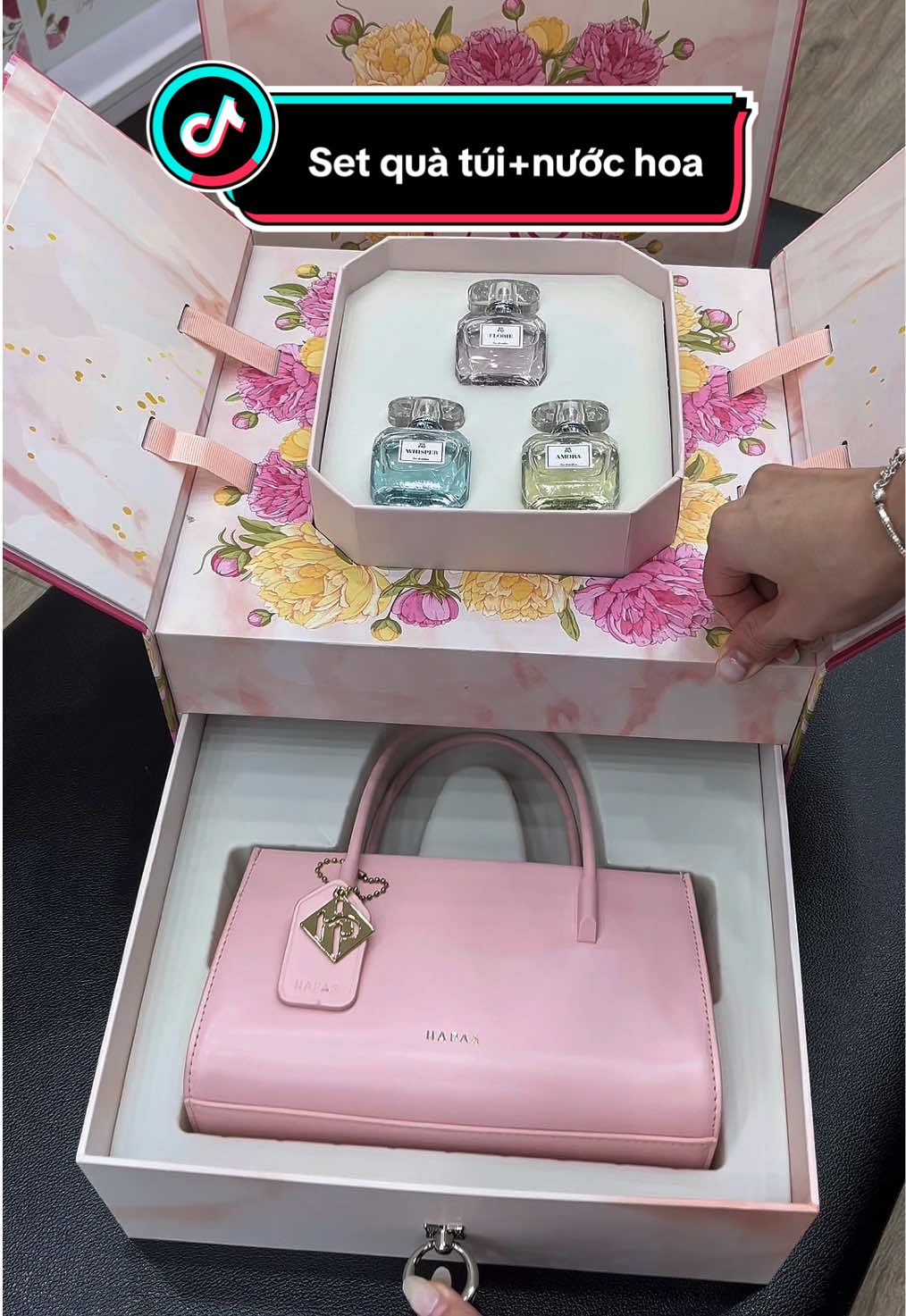 Nàng sẽ nhớ mãi khoảnh khắc mở hộp này – tinh tế từ túi đến hương thơm 🌸 #hapas #quatang20_10 #setquatang #yeutudieunhonhat #trending  @Tiên noir💋 