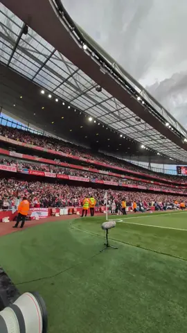 Emirates Stadium in full voice 📣 #northlondonforever #arsenal #afc