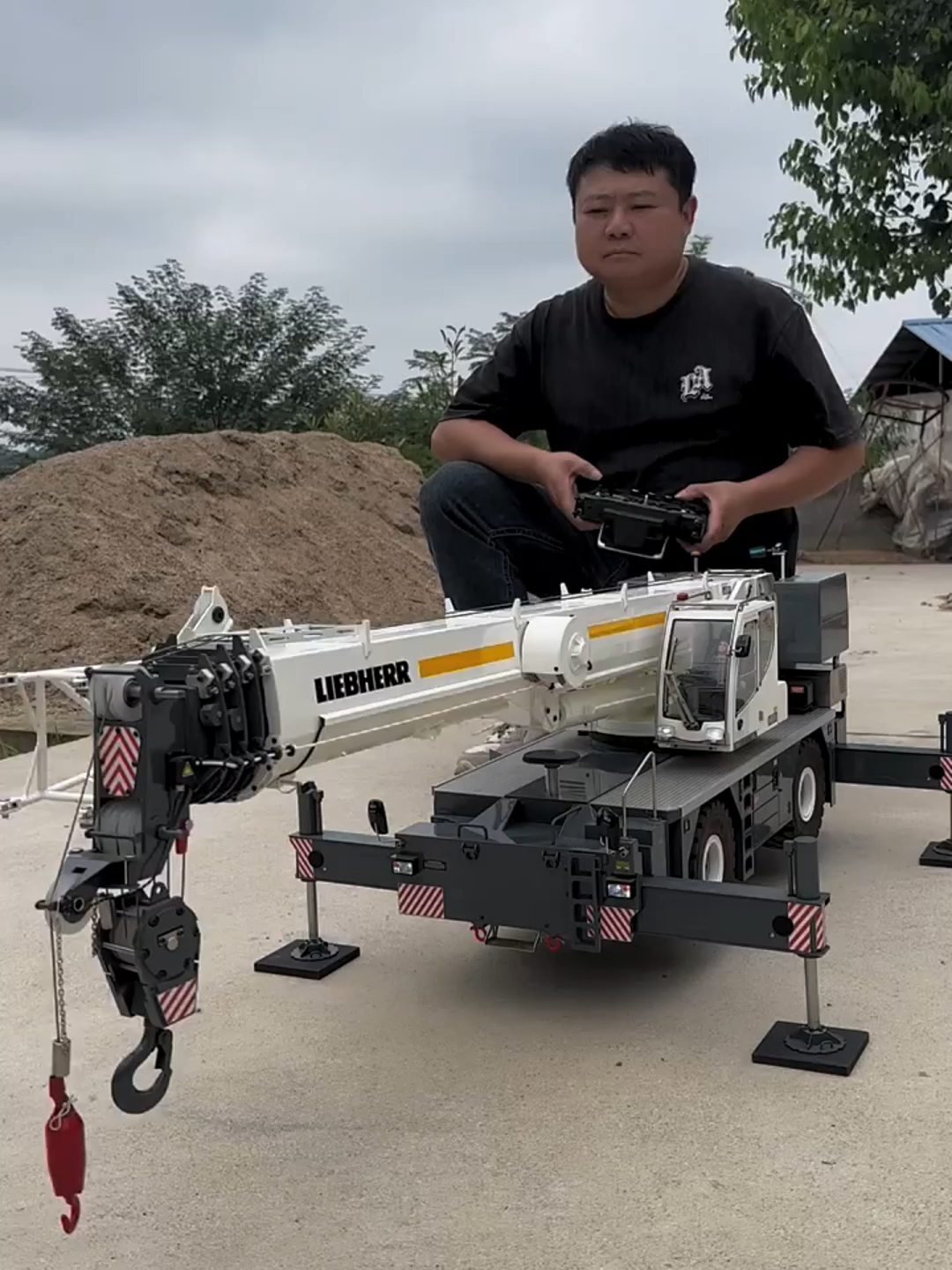 RC Crane In Action