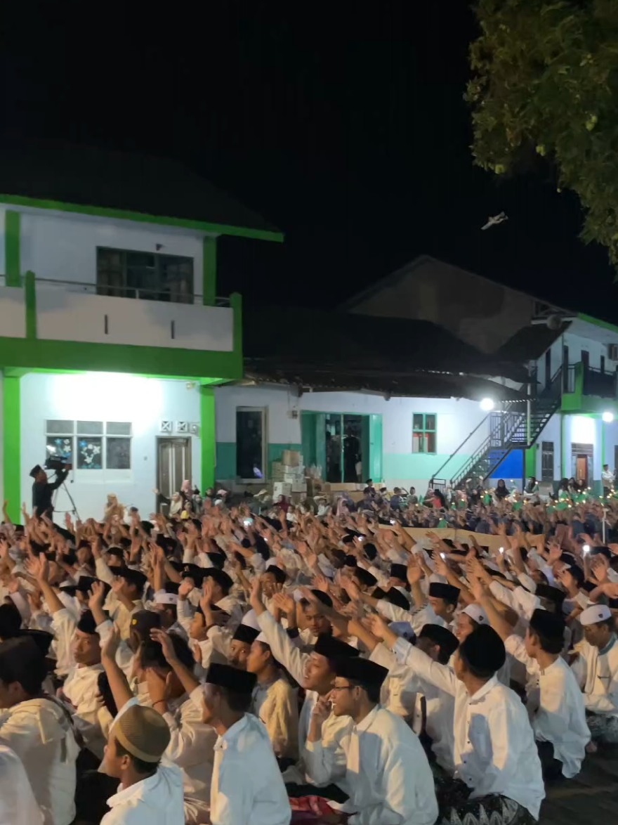 day 2 Assholach bersholawat bersama mas danu dan mbak nindi sang vocalis sabiluttaubahnya gus iqdam #masdanu #gusiqdam 