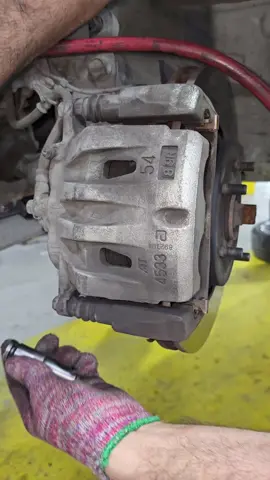Toyota Avalon front brake service install new brake pads #automotive 