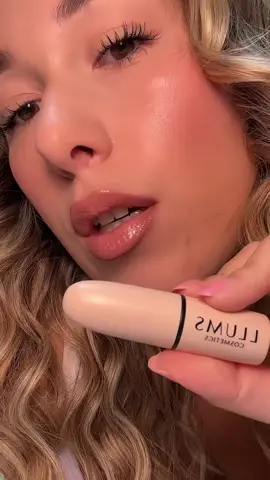 Nije dupe al je prelep karmin i jako slična boja šta vi kažete? 💖@Lilly Drogerie #lumskarmin #llums #karmin #sminka
