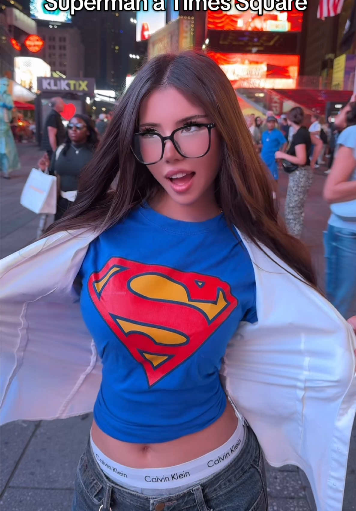 Man of steel ou Superman 2025? 🔥#pourtoi #newyork #superman #timesquare #dcuniverse 