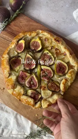 First day of October and the cozy fall baking has begun 🍂#galette #fig #brie #briecheese #french #fallrecipes #fypシ #viral #viralrecipe 