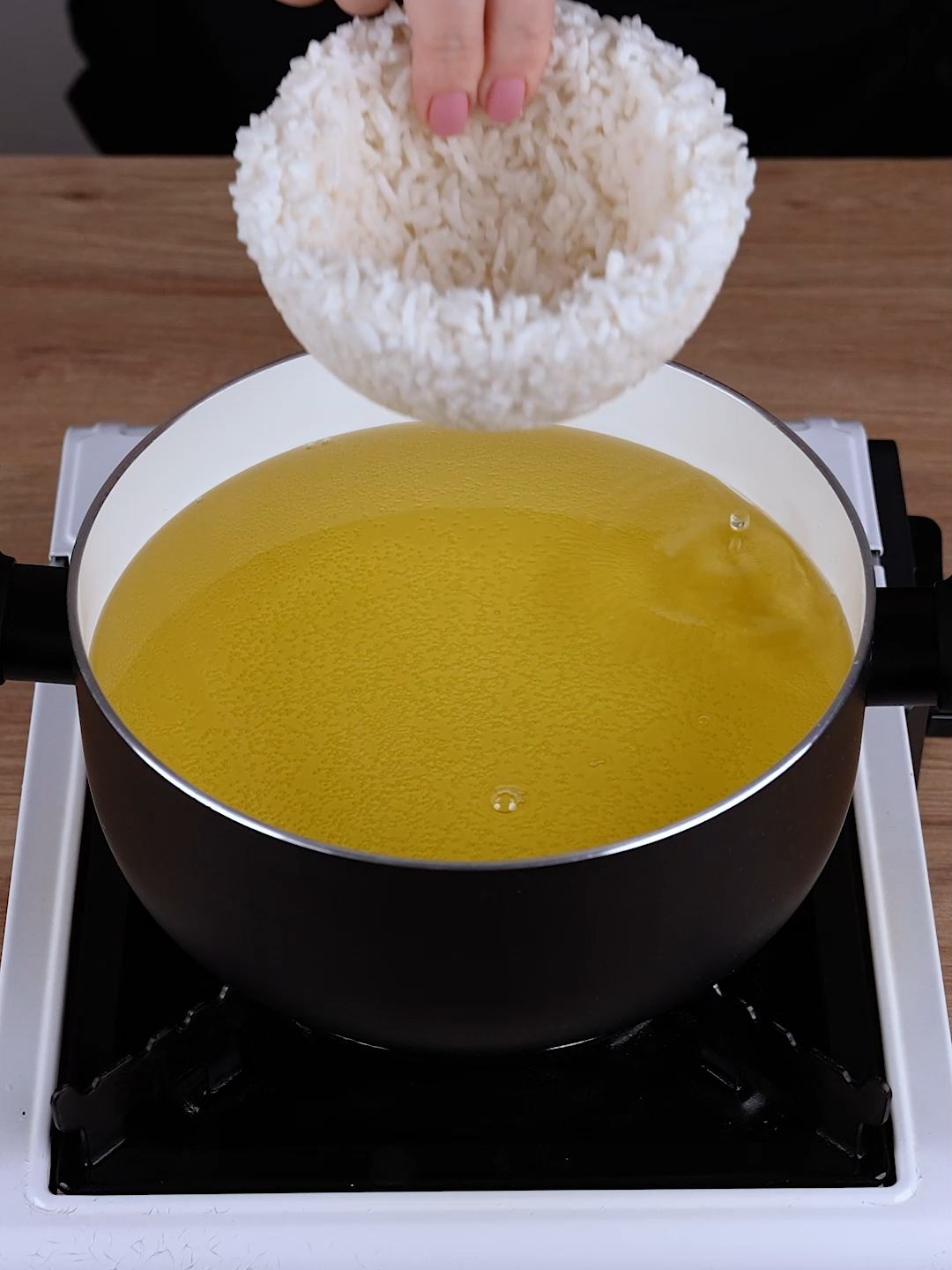 How did I not learn this before! Everyone is frying rice, after seeing this genius idea #cooking #Recipe #EasyRecipe #quickrecipes #cook #rice #salmon #fish #japan #dinner #viral #viraltiktok