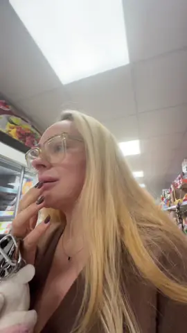 Daily Vlog and catch up after my tooth extraction. I’m healing up but I’m desperate for a lovely big crunchy meal. I reckon it will be a good week before I can do that. Come shopping with me to Primark to get a haul of goodies and a pedicure in hopes of finding my spark after a long week of pain and stress! #pedicure #primark #primarkhaul #toothextraction #wisdomteeth 