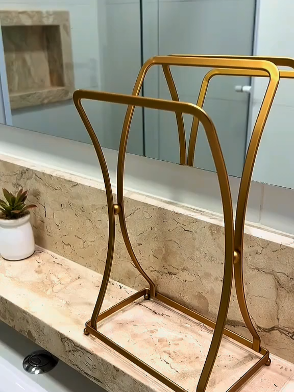 🚨 Achadinho da Shopee: esse porta toalha de bancada dourado fosco vai deixar seu banheiro chiquérrimo sem gastar muito! 💛 👉 Comente EU QUERO que te passo o link! #achadinhonashopee #achadinho #shopeeachados #shopeebr #achadinhosdecor 