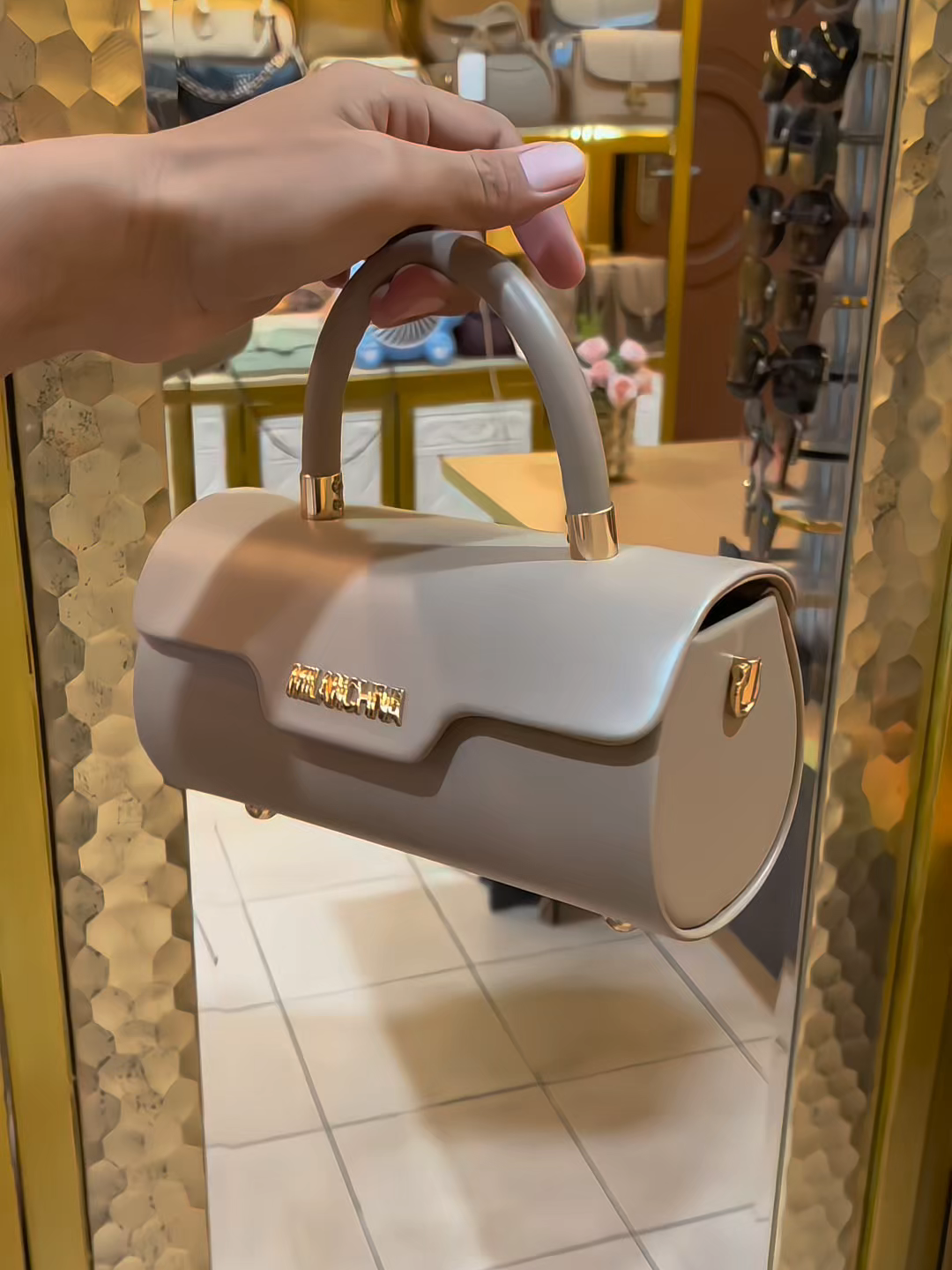 Gagal jadi idamanmu, tapi gak pernah gagal milih tas yang kece kayak gini    #tasselempangwanita #shoulderbagwanita #taswanitaelegan #handbagwanita