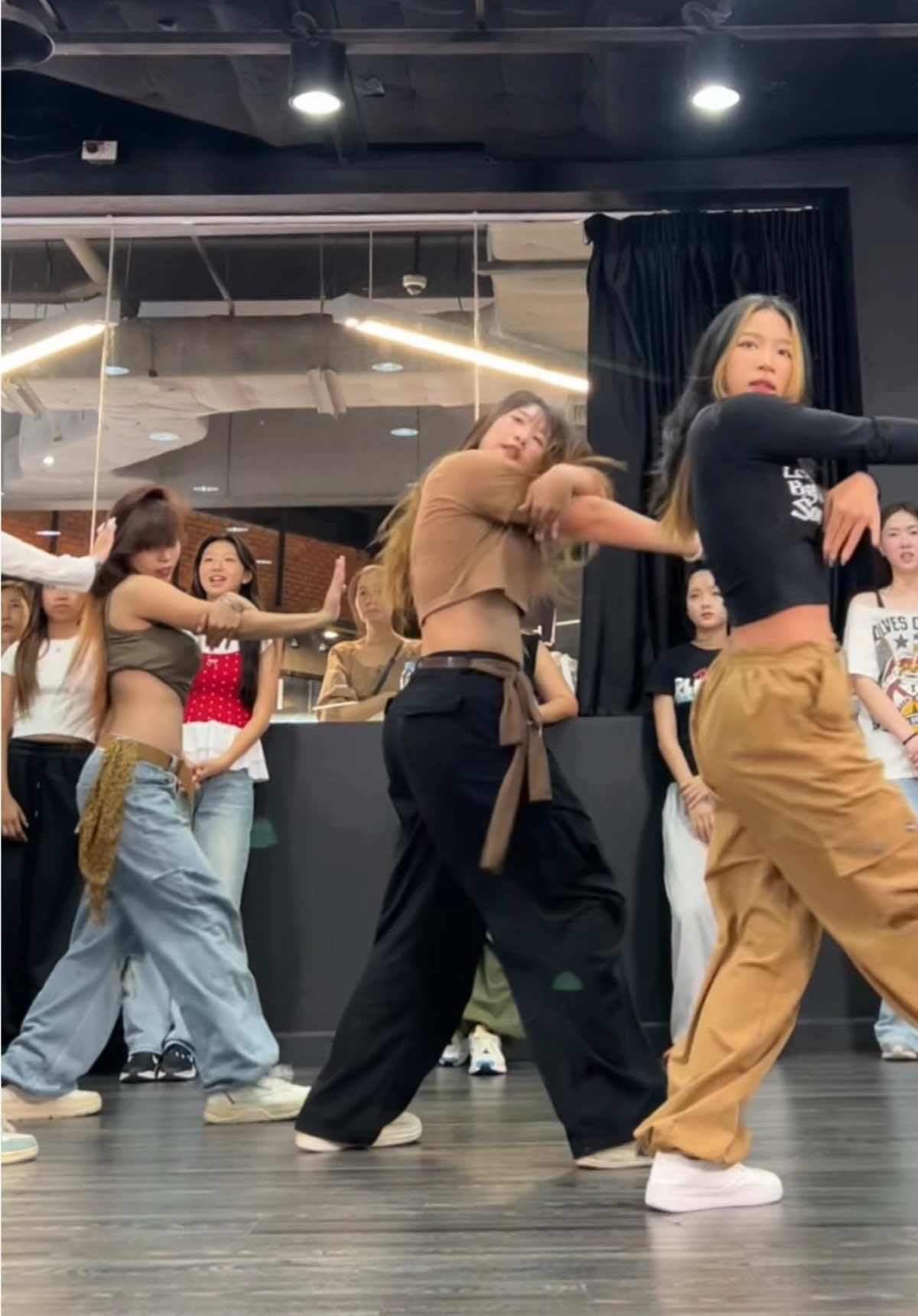 @TYLA นัวๆมาอีกแล้ว🔥 Dc by @Earth-e เสิร์ฟอยู่อย่างนั้น #eearthchoreo #fyp #viral 