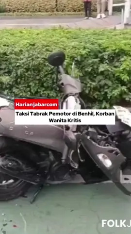 Kecelakaan terjadi di depan Wisma BRI, Jalan Jenderal Sudirman, Tanah Abang, Jakarta Pusat, Selasa (30/9) siang. Seorang pengendara motor wanita kritis setelah tertabrak taksi. Menurut saksi, sopir taksi diduga salah menginjak pedal gas. Korban segera dilarikan ke RS terdekat. #Lakalantas #JakartaPusat #Harianjabar
