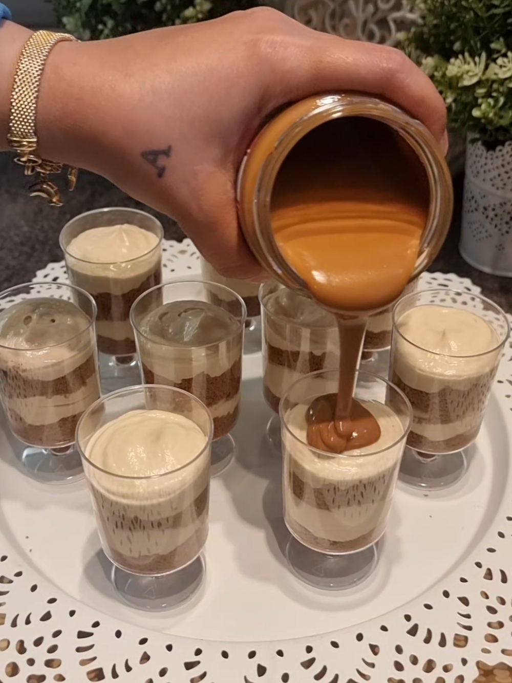 #تحضيرات #عيدميلاد #بنوتي #🎀 #النتيجة بالفيديو التالي🥰 لحم بعجين، بورك، مني بيتزا، دجاج مقرمش، حلى اللوتس، حلى الجلي، كيكة، تبوله، حمص بطحينه، ديكور العيد ميلاد 🎀🎈🎊