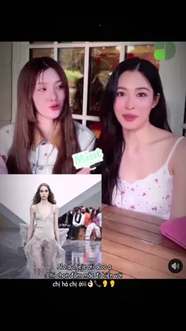 Trời đất ơi . P’Ling chọn cho N’orm một bộ váy xám xuyên thấu phía sau có nơ bướm, nói rằng em mặc chắc sẽ rất đẹp. Và bộ này trông như thế này 😖😖😖😖 Ling: “Là bộ xuyên thấu màu xám, có ren, phía sau có nơ bướm, em mặc vào nhất định sẽ rất đẹp.” Orm : Bộ xuyên thấu đó hả? cười mím môi🫢😁🤨💅🏻💅🏻💅🏻 Kêu mặc đẹp chứ chưa nói rõ đẹp cho mình coi hay đẹp cho mấy bà má coi nha 🤡🔥 mơ đi @ออมออมเอง:^D @Lingling Kwong #Linglingkwong #Ormkornnaphat #trend #flop #tiktokviral 