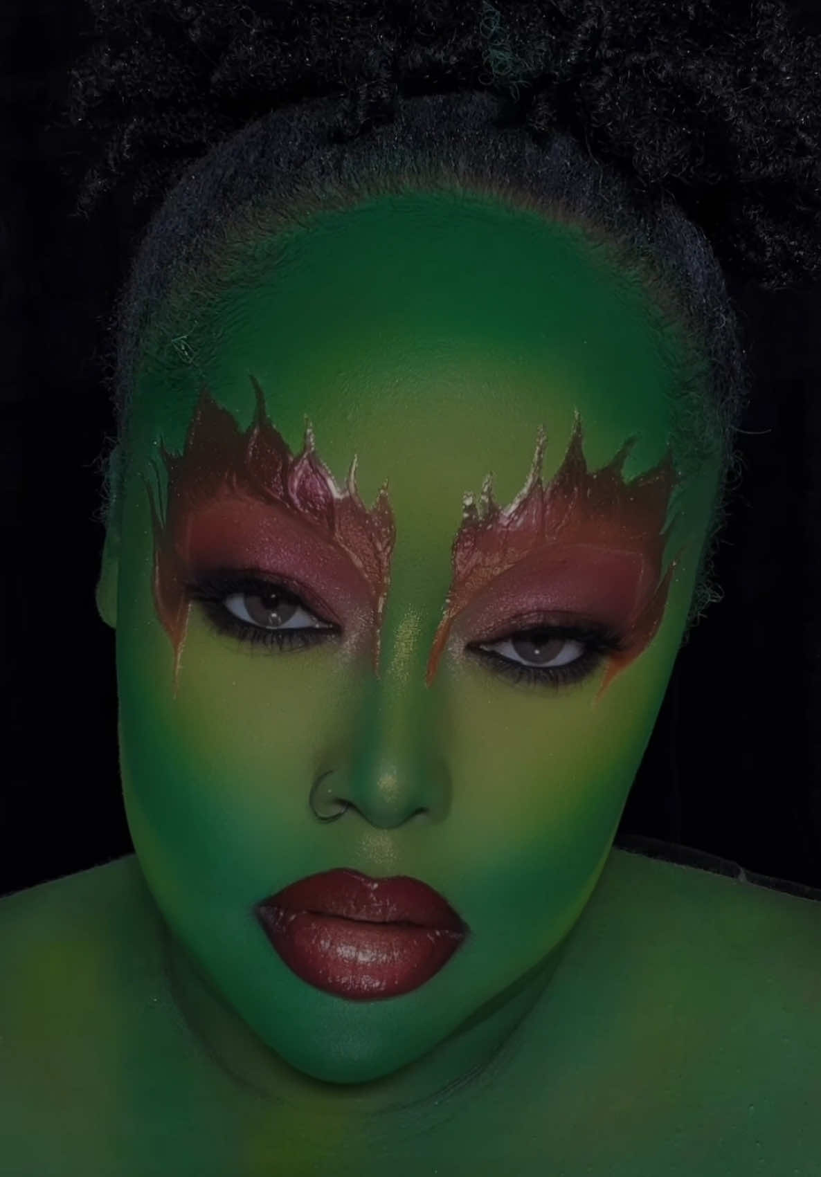 Welcome to Donidarkoween! Happy Spooky Season🎃 Want the in-depth tutorial to my Poison Ivy look? Sign up for my makeup course! Wait list is 🔗 on my page! #makeup #halloweenmakeup #monaleo #poisonivycosplay #fypシ 