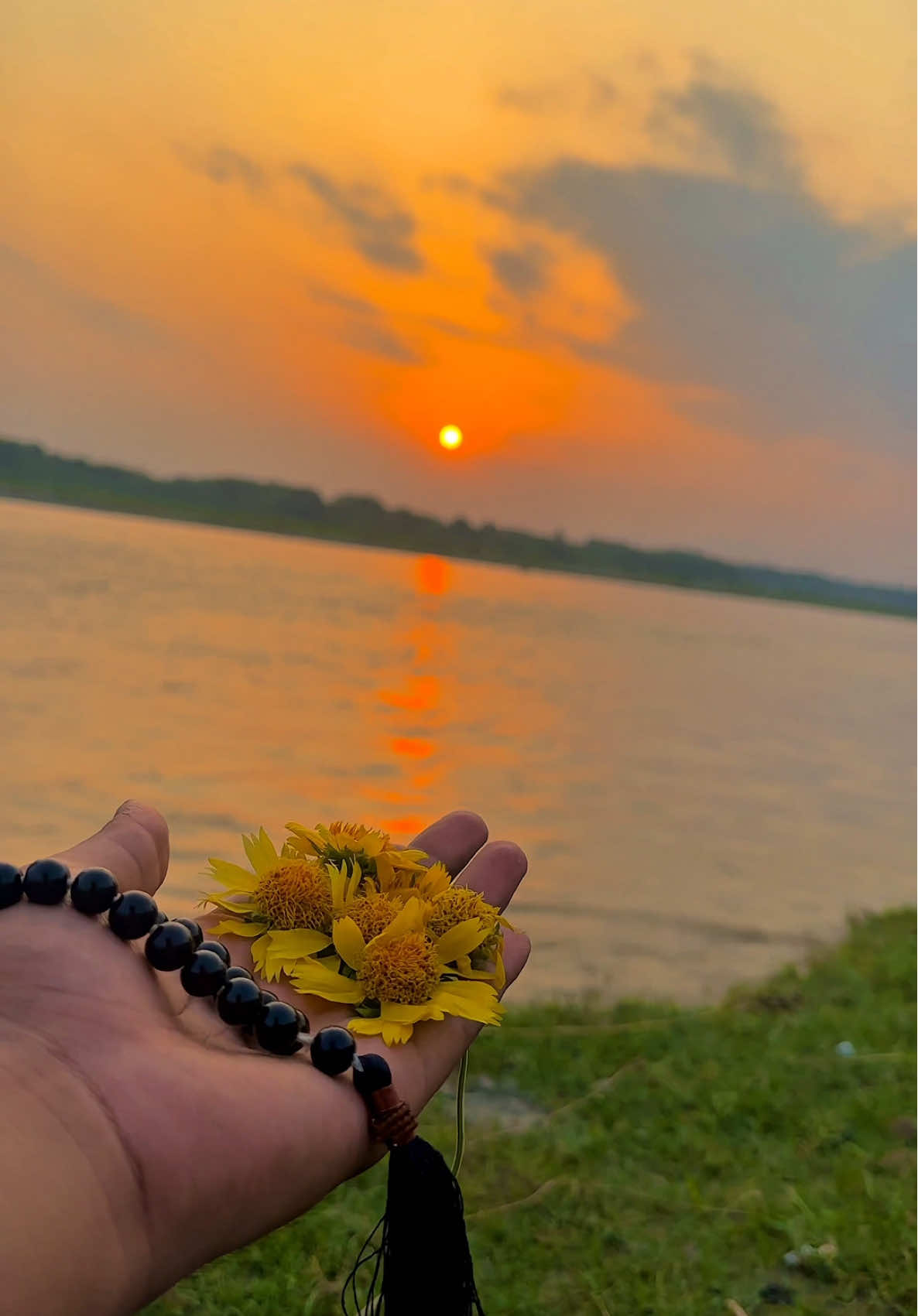 بھیڑ بڑھ رہی ہے دنیا میں، اور لوگ اکیلے ہوتے جارہے ہیں ❗️#foryou #foryoupage #itz__umair_4 #videography #charsadda 