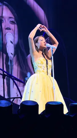 i was a lover girl for laufey all night!! she’s a literal princess 🥹 @laufey @laufeyland #laufey #amatteroftimetour #amatteroftime #sanfrancisco #lovergirl 