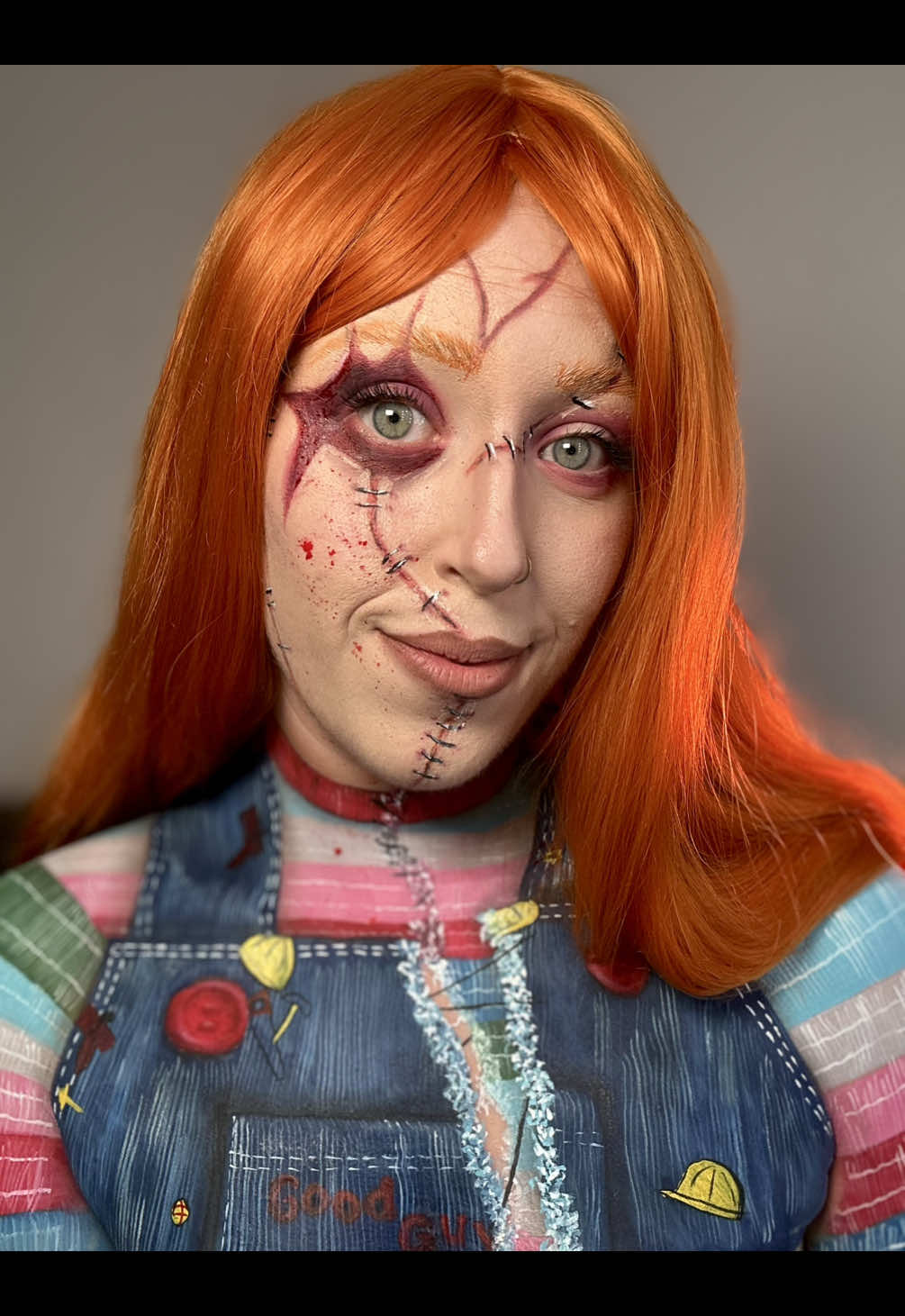 CHUCKY 🧡 1/31  🇫🇷 Pour ce premier jour d’Halloween je voulais commencer fort avec Chucky et son  buste détaillé (oui oui c’est du maquillage) en version femme pour une touche de glam.  🇬🇧For this first day of Halloween, I wanted to start strong with Chucky and his detailed bust (yes, it’s all makeup), reimagined as a female version for a touch of glam. Références :  - cakes different colora Diamond Fx @Grimages.com  - eyeshadow palette prolog @Glitch Beauty  - collodion @Mehron Makeup  - Cc cream @IT Cosmetics  - line Loud lipliner @NYX COSMETICS FRANCE @NYX Professional Makeup  - fake blood @KryolanOfficial  - concealer true match @L’Oréal Paris  #halloweenmakeupideas #chuckymakeup #halloweenmakeup 