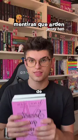 ya tenemos aquí la segunda parte de la trilogía «secretos y mentiras» de Jenny Han (@Jenny Han), la autora de «El verano en que me enamoré» 🤭 @crossbookslibros @PlanetadeLibros.com  el primer libro de esta nueva trilogía se titula «secretos que queman» y esta segunda parte, «metiras que arden» 🔥 y os voy a dejar por aquí dos frases de la sinopsis por si os llaman la atención tanto como a mí: En una isla de perfecta, llena de encantadoras tiendas para turistas, playas prístinas e increíbles casas frente al mar, viven tres chicas que solo quieren venganza. A fin de cuentas, la venganza es un plato que se disfruta mejor entre amigas. • • • 🏷️| #nosoysergi #libros #booktokespaña #jennyhan #crossbooks 