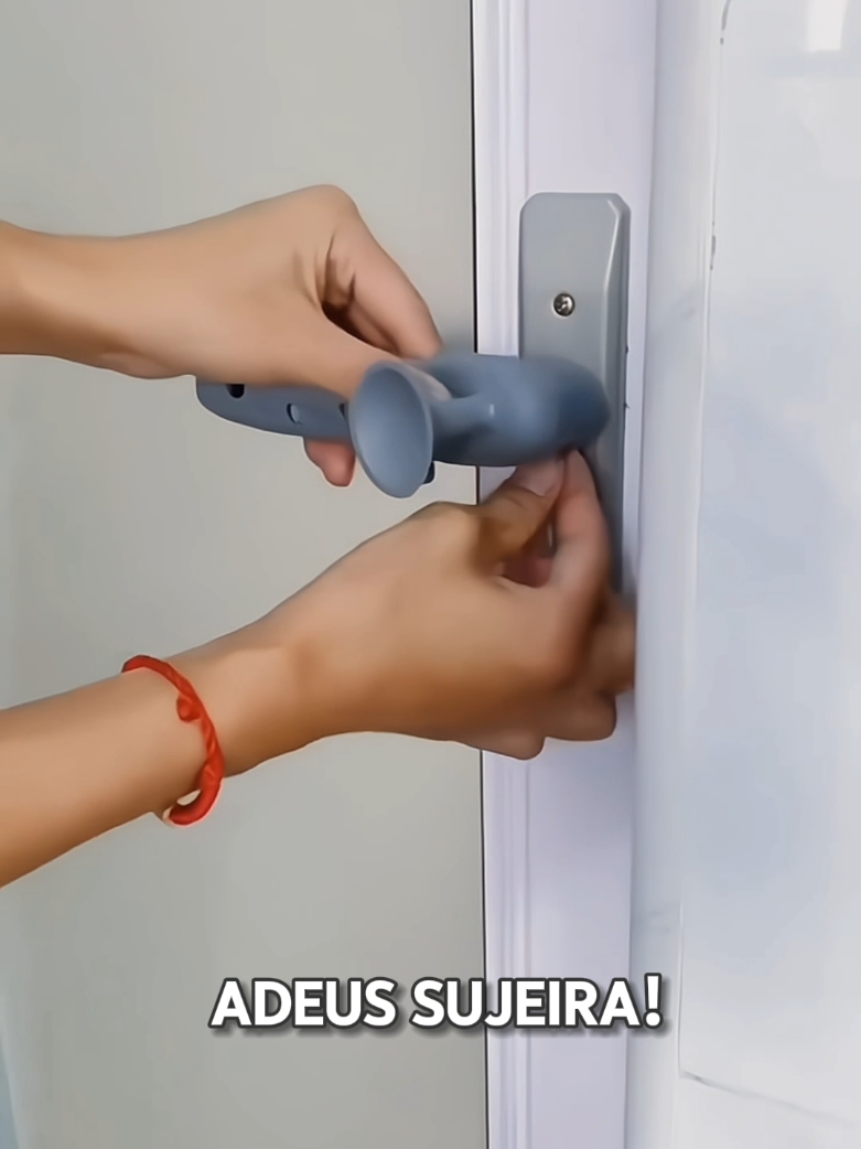 🔒✨ O Protetor de Maçaneta em Silicone é a solução prática para proteger sua porta contra sujeira, riscos e batidas. Além de aumentar a segurança, é fácil de instalar, lavável e feito em material resistente. Ideal para quem busca cuidado, praticidade e durabilidade no dia a dia! #Achadinho #CasaOrganizada #DicaDoDia #UtilidadesDomésticas #organização 