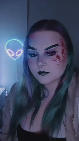 Premier look d’Halloween 👀🩸 #makeup #mua #halloween #halloweenmakeup #fypシ゚viral🖤tiktok 